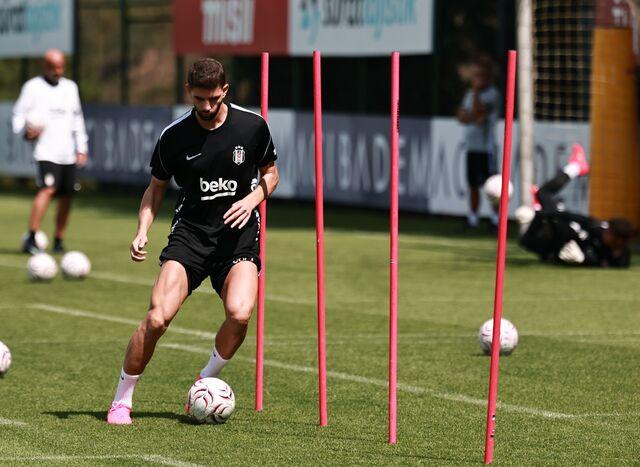 Beşiktaş'ta yeni transfer Ümit Akdağ ilk antrenmanına çıktı.