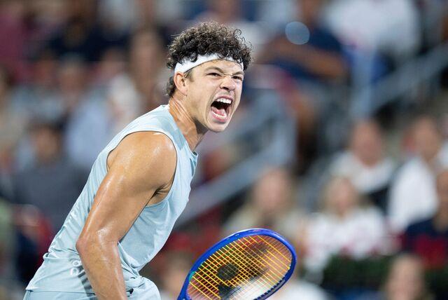Ben Shelton, Carlos Alcaraz'ı eleyerek yarı finale çıktı.