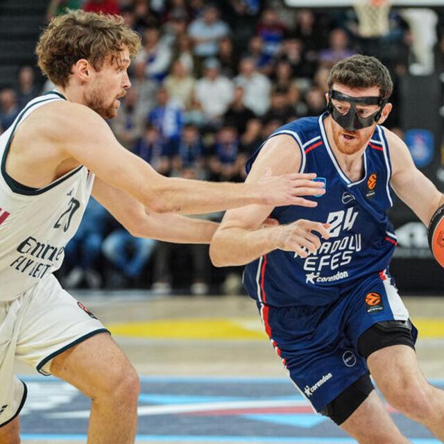 Anadolu Efes Real Madrid'i devirdi!