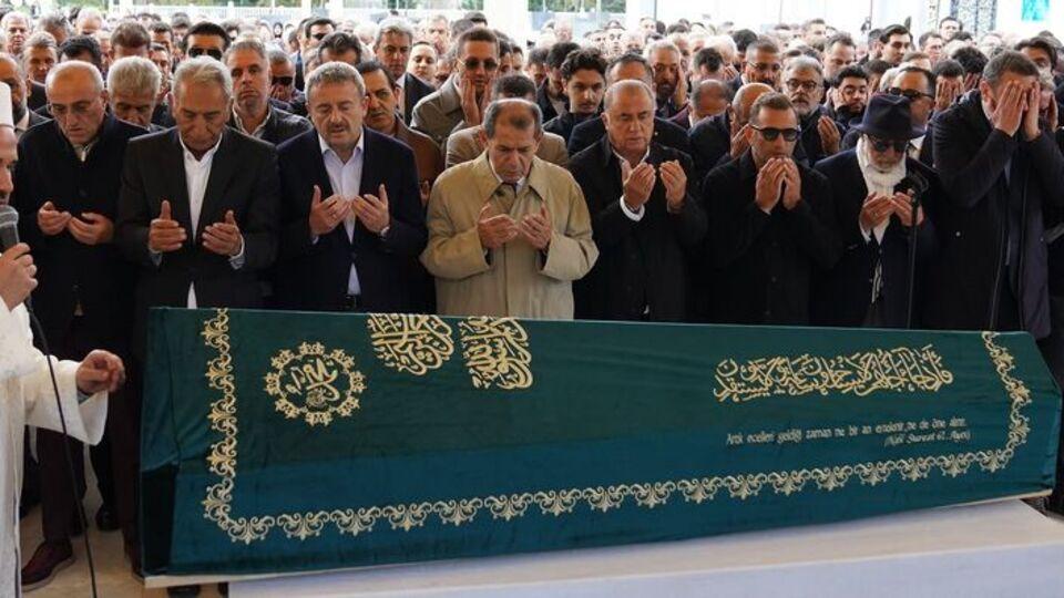 Hatipoğlu'nun babası son yolculuğuna uğurlandı!