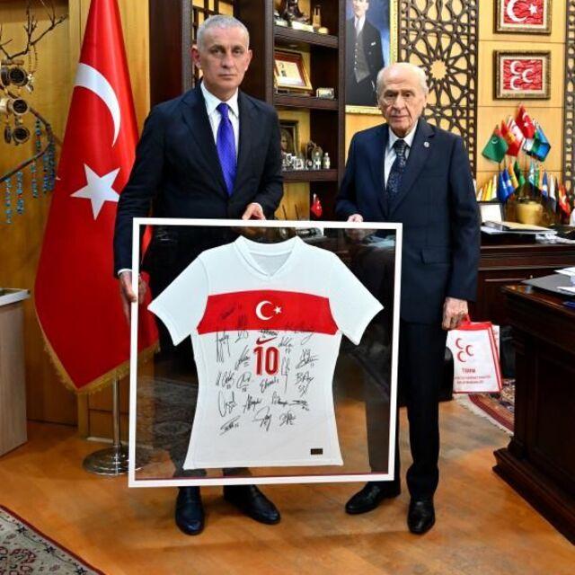 Bahçeli'den Hacıosmanoğlu'na destek!