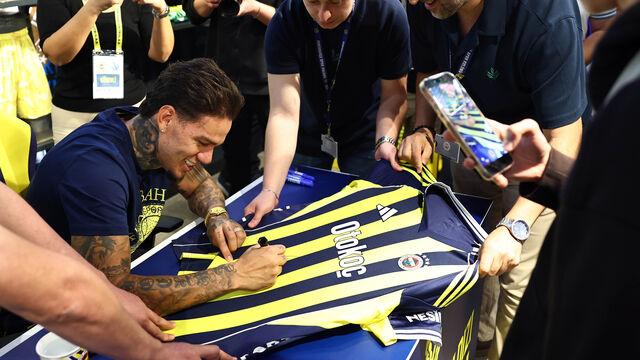 Ederson, imza gününde taraftarla buluştu!
