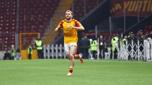 Barış Alper taraftarları kırmadı, tekrar sahaya çıktı!