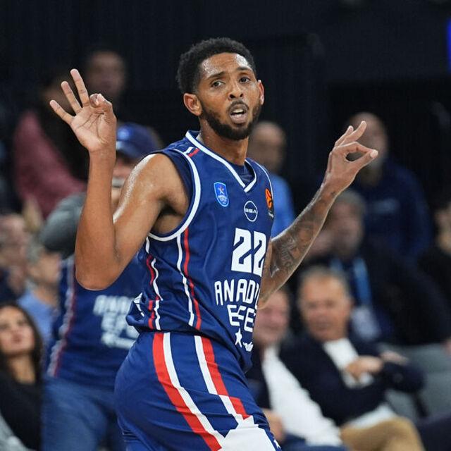 Anadolu Efes, Litvanya'da farklı kazandı!