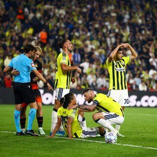 Ake'den Fenerbahçe'ye kötü haber!