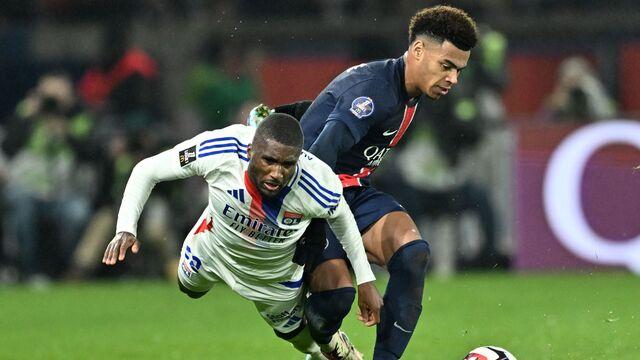PSG-Lyon maçı ertelendi!