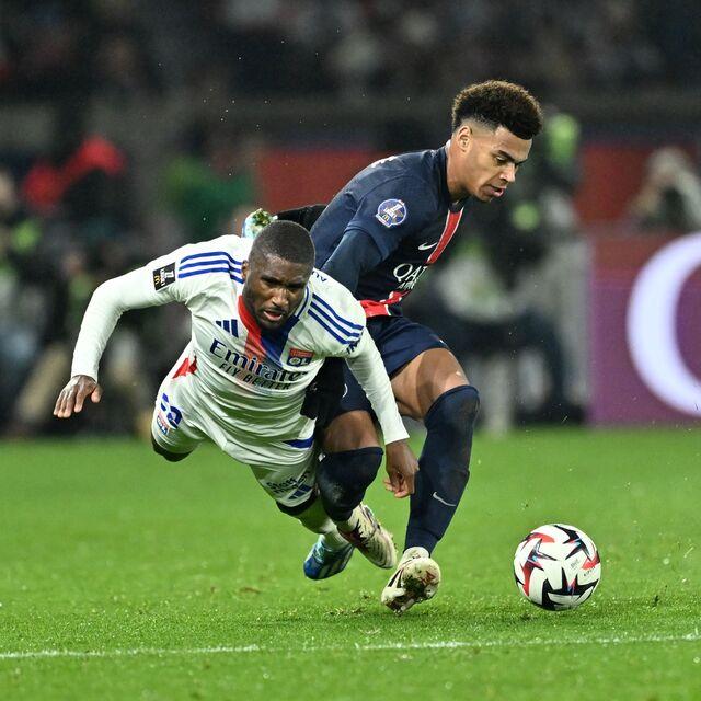 PSG-Lyon maçı ertelendi!