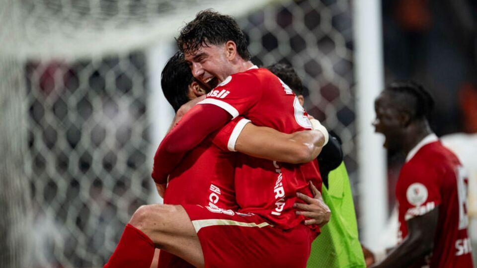 Dolmabahçe'de 5'te 5 yaptı!