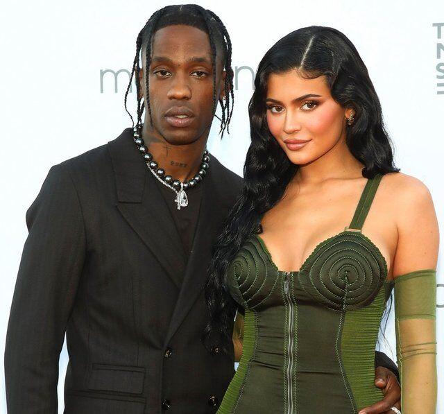 Kylie Jenner,  Travis Scott ile ilişkisi boyunca birkaç kez ayrılıp barıştı