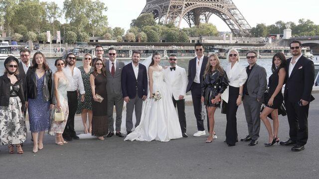 Eyfel'de aile fotoğrafı