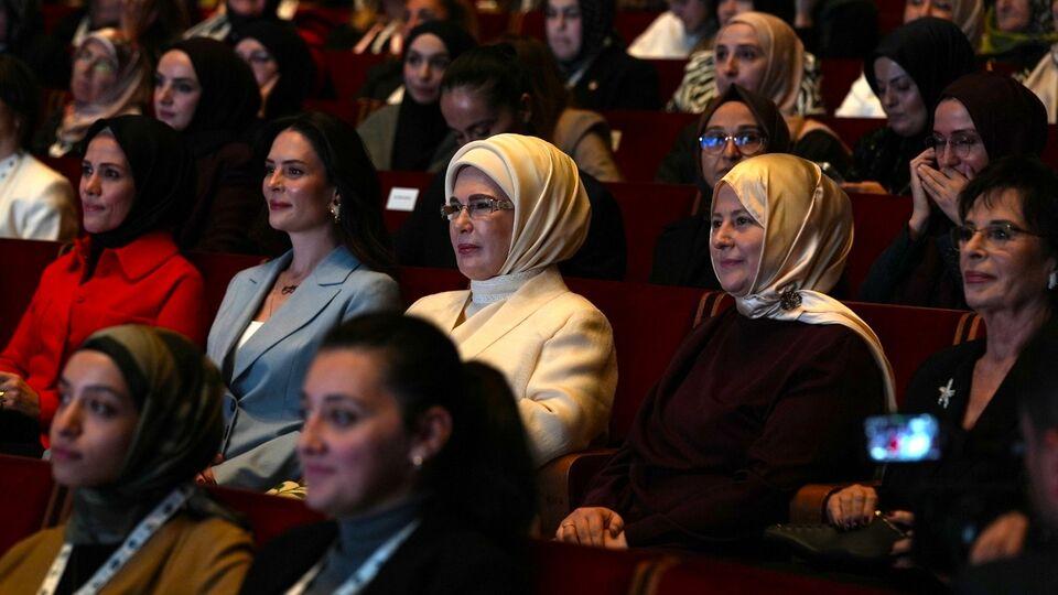 Yıldızlar, gençleri alkışladı