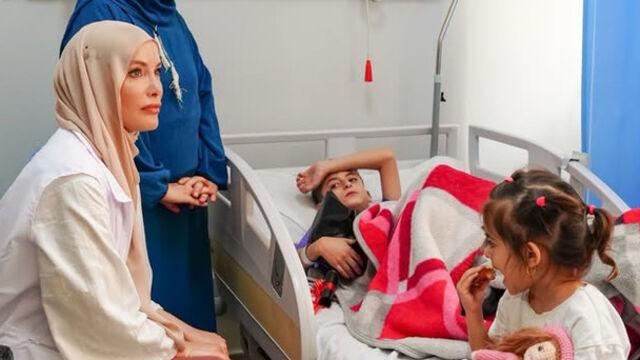 Gamze Özçelik'ten hayatlara dokunan destek